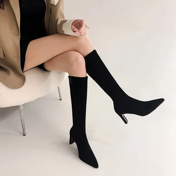 Маленькие узкие сапоги для женщин, но до колена, осенне-зимние рыцарские сапоги на высоком квадратном каблуке, модные повседневные сапоги на массивном каблуке